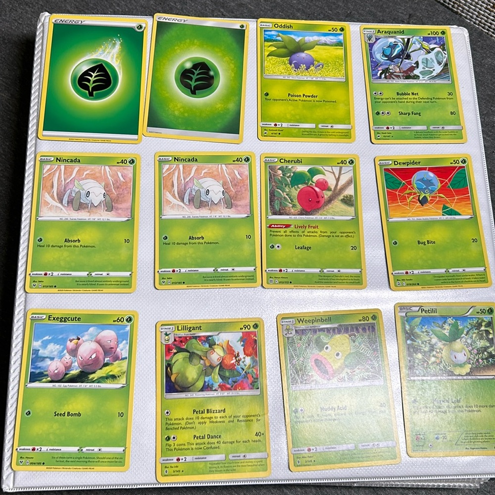 Lot of 69 Leaf pokémon cards